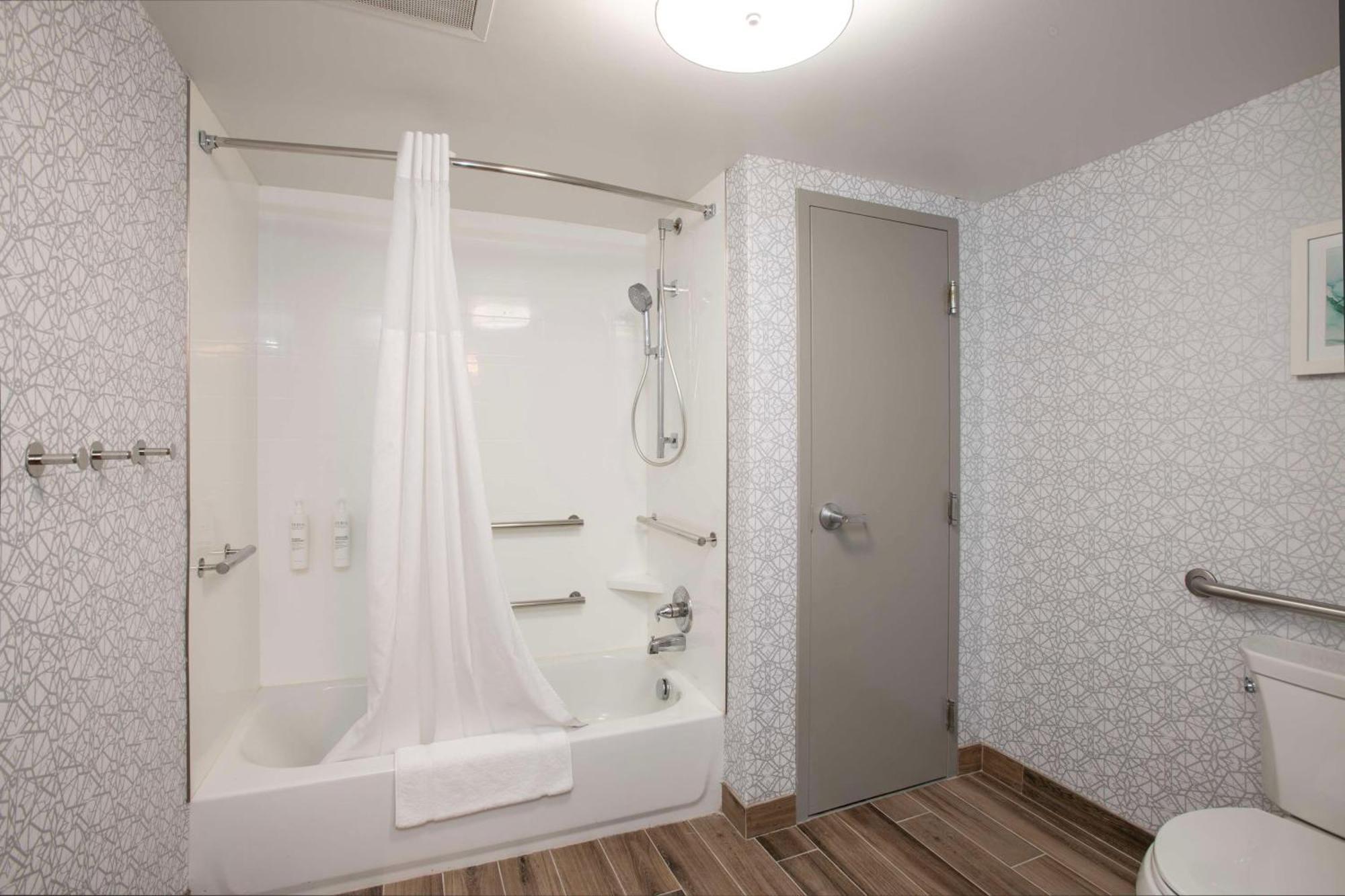 Hampton Hotel 3*