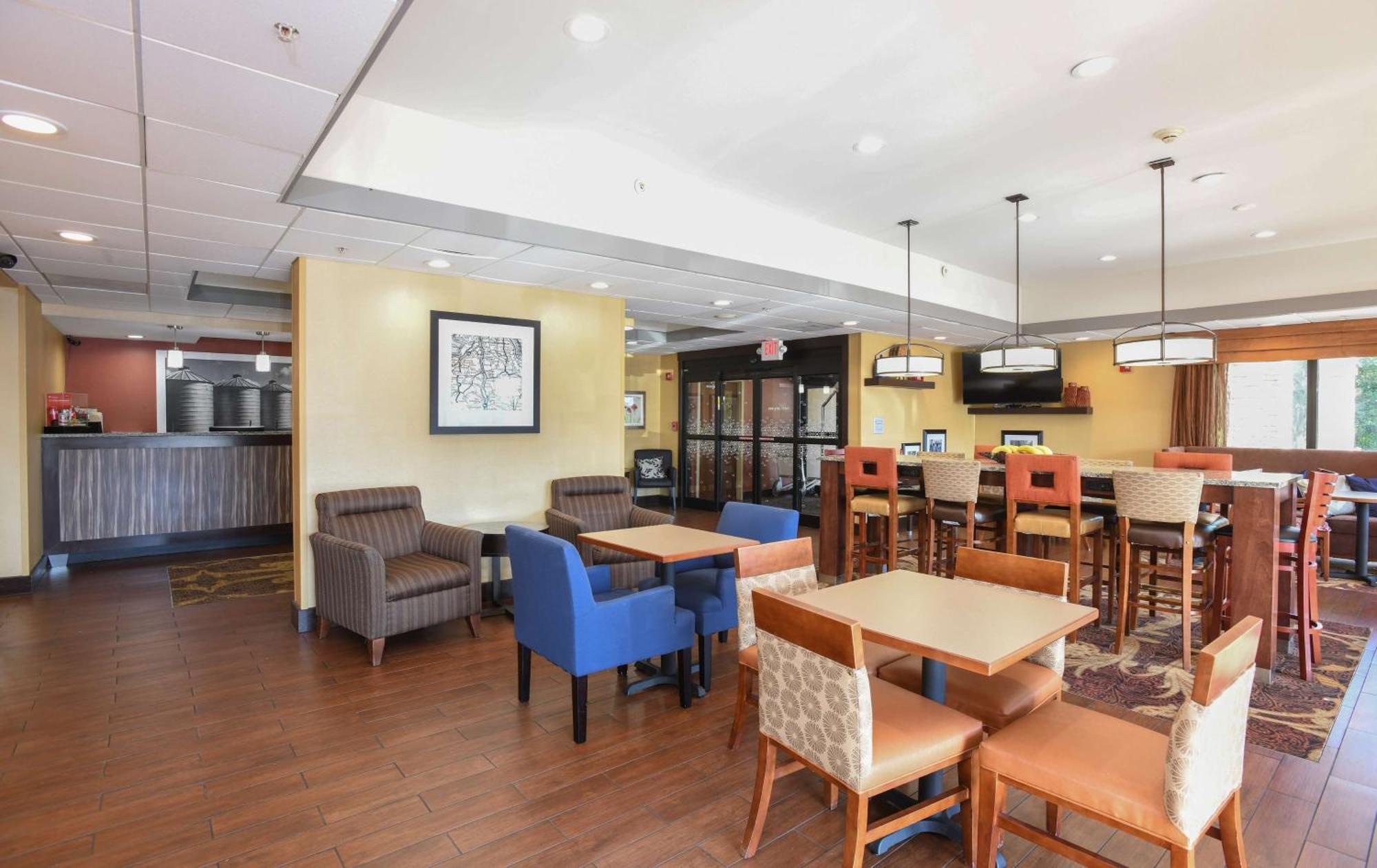 Hotel Hampton 3*